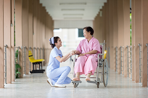 A nurse communicates with her patient.